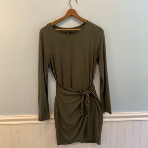 ALYA semi-fitted dress, long sleeve, olive green, Tie detail, size L